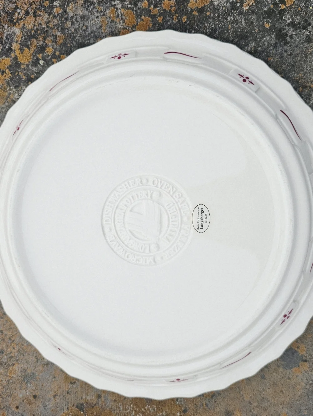 Longaberger Pottery Woven Traditions 10in Pie Baking Plate Red Border Bakeware